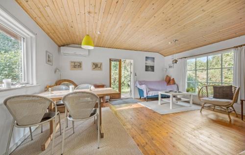 Havnsø House | 2 Bedroom Awesome Home In Føllenslev