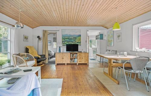 Havnsø House | 2 Bedroom Awesome Home In Føllenslev