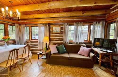 Rosedale House | 2-Bedroom - Balsam Lake Cottages Resort #12