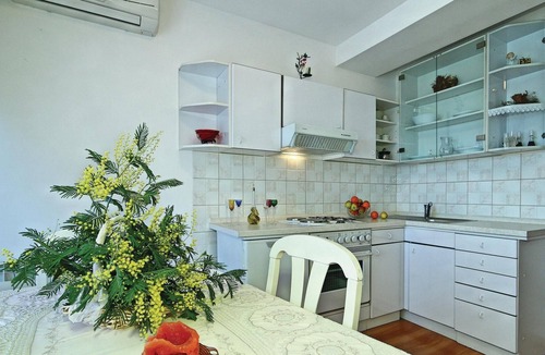 Vabriga Apartment | 2 bedroom beach front apartment in Tar-Vabriga