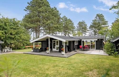 Hojslev House | 2 bedroom beach front home in Højslev