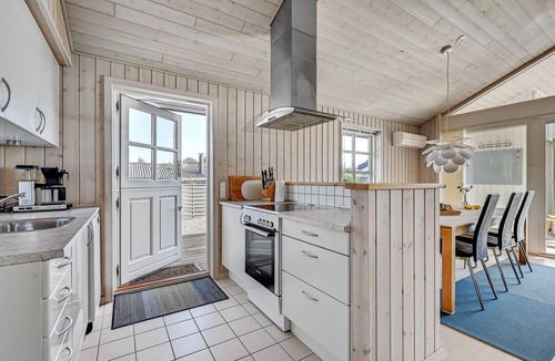 Ronde House | 2 bedroom beach front home in Rønde