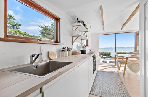Ronde House | 2 bedroom beach front home in Rønde