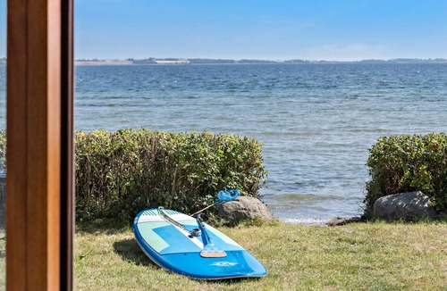 Ronde House | 2 bedroom beach front home in Rønde