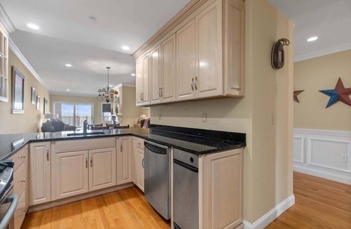 Falmouth Heights Condo | 2 Bedroom Beachfront Falmouth Condo RPAM051