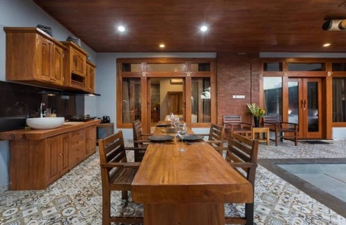 Batu Bolong Villa | 2-bedroom beachfront villa Echo Beach