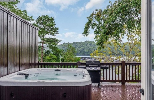 Allons Villa | 2 Bedroom Beacon Cottage 3 - Two bedrooms, one sleeper sofa and a kitchenette