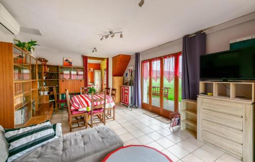 Scorbe-Clairvaux House | 2 Bedroom Beautiful Home In Scorbé-Clairvaux