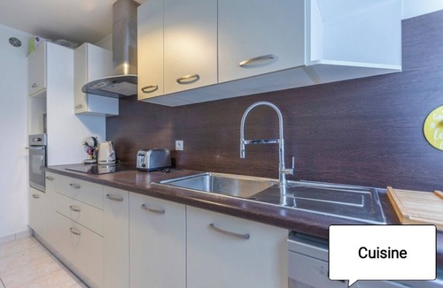 Chevilly-Larue Bed & Breakfast | 2 Bedroom Bed & breakfast in Chevilly-Larue