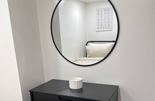 Belleville Apartment | 2 Bedroom Belleville Beauty