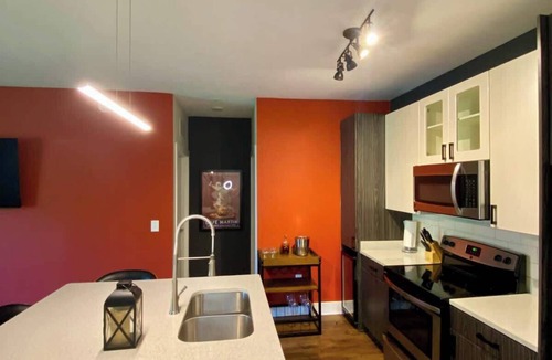 Lindridge-Martin Manor Apartment | 2 Bedroom Buckhead Suite
