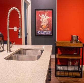 Lindridge-Martin Manor Apartment | 2 Bedroom Buckhead Suite