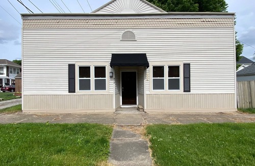 Mattoon House | 2 bedroom Budget Suite. Open floor plan