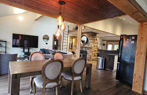 Big Bay Point House | 2-bedroom bungalow back to th golf course in welcoming Innisfil