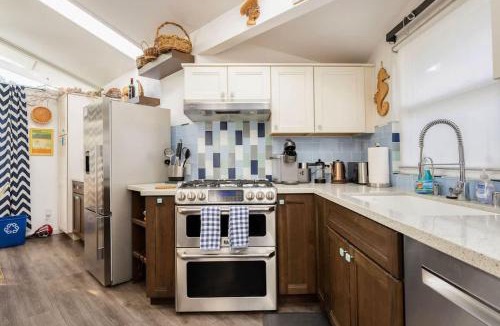 Rio del Mar House | 2 bedroom bungalow with hot tub