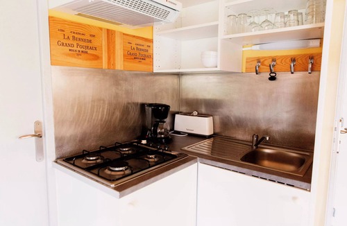 Saint-Laurent-de-Medoc Ski Chalet | 2-bedroom chalet sleeps 4