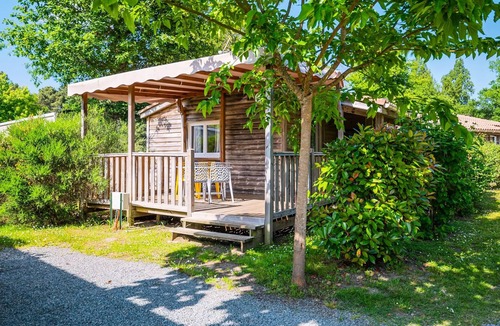 Saint-Laurent-de-Medoc Ski Chalet | 2-bedroom chalet sleeps 4