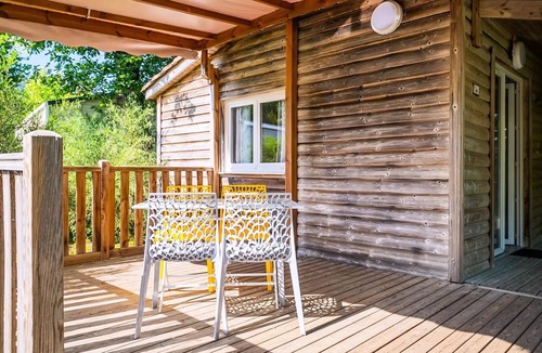 Saint-Laurent-de-Medoc Ski Chalet | 2-bedroom chalet sleeps 4