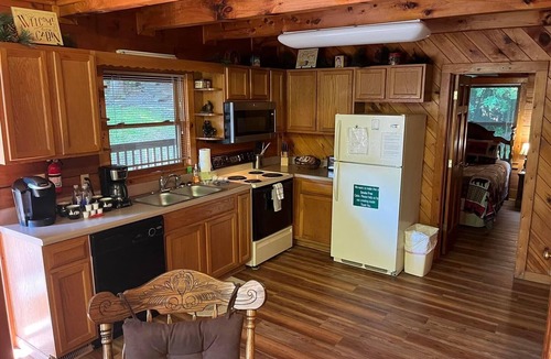 Pigeon Forge Cabin | 2 Bedroom Cabin - 2 miles to Parkway