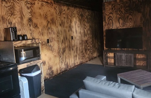 Sarita Cabin | 2-bedroom cabin in a quiet south Texas town