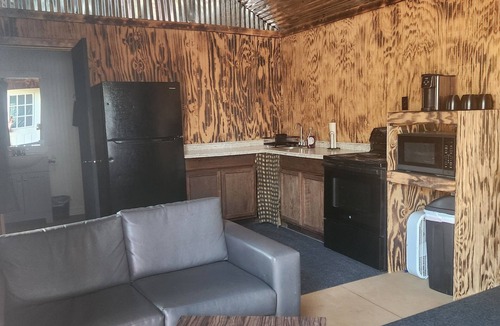 Sarita Cabin | 2-bedroom cabin in a quiet south Texas town