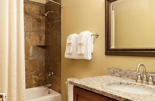 Gordonsville Cabin | 2 Bedroom Cabin in the heart of the Shenandoah Valley Hot tub and Pool