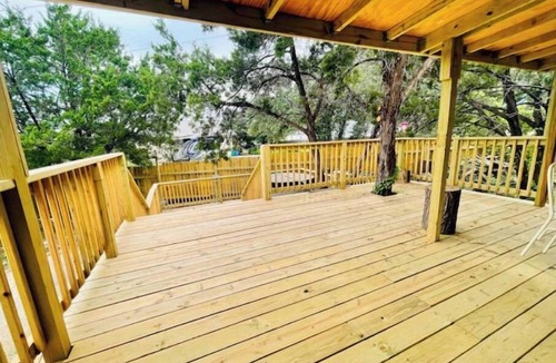 Cardinal Hills Cabin | 2 bedroom cabin near the Lake with private hottub.