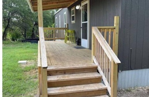Cardinal Hills Cabin | 2 bedroom cabin near the Lake with private hottub.