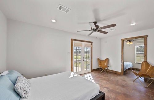 Columbus Other | 2 bedroom Cabin! Party Barn with games! 5 acers with pond!
