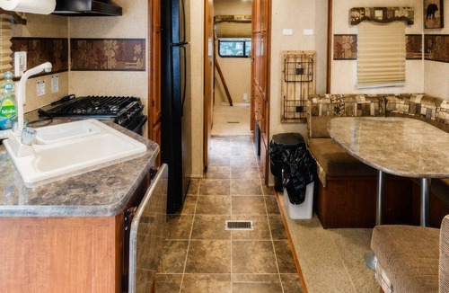 Carling House | 2-bedroom Camper Trailer Cottage #2