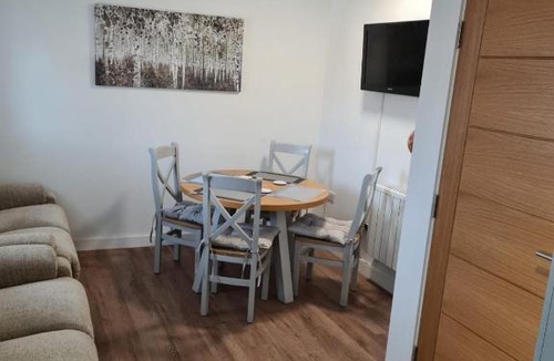 Leek Apartment | 2 Bedroom Central Apartment