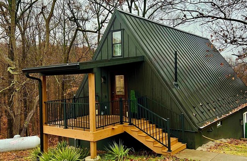 Unionville Ski Chalet | 2-bedroom chalet with forest view and hot tub