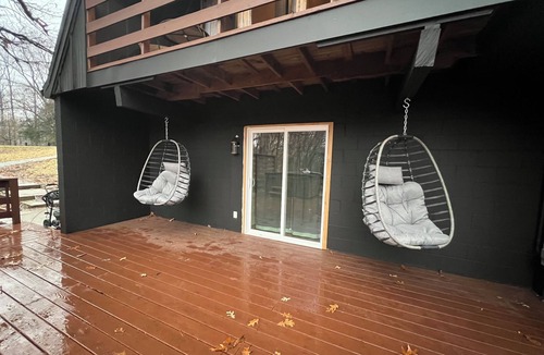 Unionville Ski Chalet | 2-bedroom chalet with forest view and hot tub