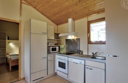 Les Noes Cottage | 2-bedroom chalet with private terrace, pets allowed