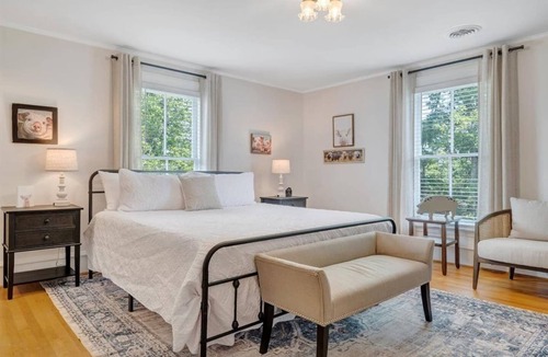 Blairs Bed & Breakfast | 2 bedroom Charming Farmhouse Getaway : Levi Hall