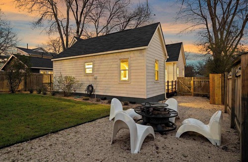 Cherrywood House | 2 Bedroom Cherrywood Cottage/Firepit/Near UT