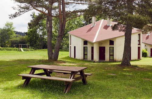 La Chapelle-Geneste Apartment | 2 Bedroom Cottage - Garden View