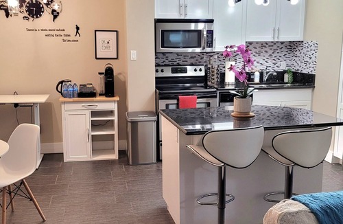 Saskatoon Downtown Condo | 2 Bedroom Condo, Close to River, Hospitals, University, Shopping- Free Parking