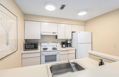 Acme Condo | 2 Bedroom Condo Golf Course Views 5166