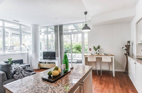 Fort York Condo | 2-bedroom condo in Downtown Toronto with free parking