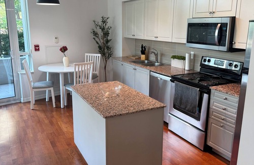 Fort York Condo | 2-bedroom condo in Downtown Toronto with free parking