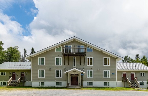 Bromley Mountain Condo | 2-bedroom condo on Bromley with trailside access