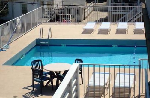 North End Condo | 2 Bedroom Condo *Pool* 1 Block from Beach