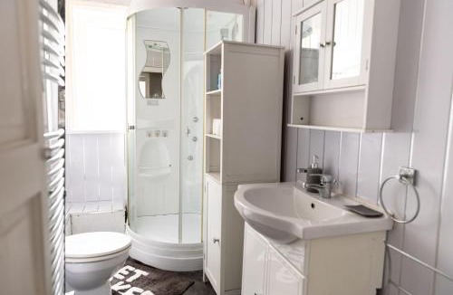 Barnsley Apartment | 2 bedroom Cossy Detached Property