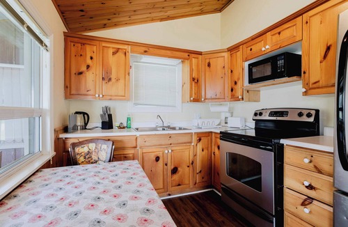 Bobcaygeon House | 2-Bedroom Cottage #11 - Ambleside