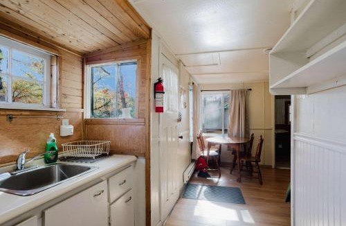 Gravenhurst House | 2-Bedroom Cottage #3 - Sugar Pine