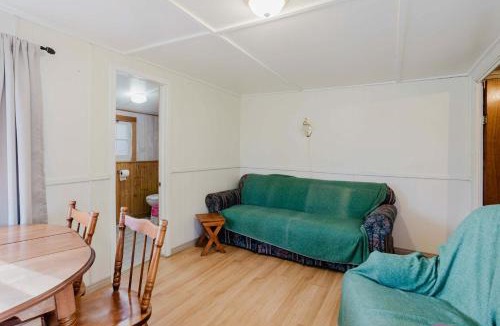 Gravenhurst House | 2-Bedroom Cottage #3 - Sugar Pine