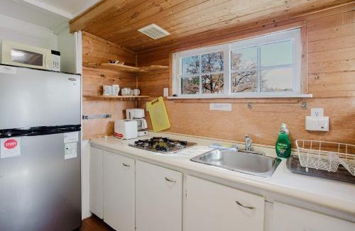 Gravenhurst House | 2-Bedroom Cottage #3 - Sugar Pine