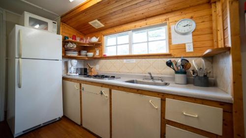 Gravenhurst House | 2-Bedroom Cottage #4 - Monterey Pine