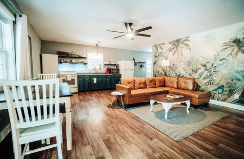Rogers Cottage | 2 Bedroom Cottage - Boat/Trailer friendly